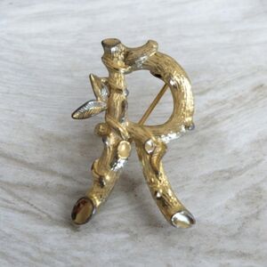 VINTAGE Sarah Coventry Signed Gold R Letter Brooch